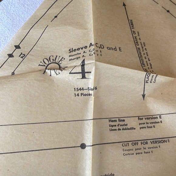 Vogue pattern Basic Dress Design 1544, semi fitted A shaped bias basic dress - Picture 9 of 12